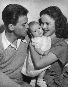 Shirley Temple e John Agar com Linda Susan in 1948