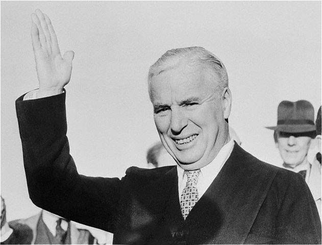 Charlie_Chaplin_Arriving_In_England
