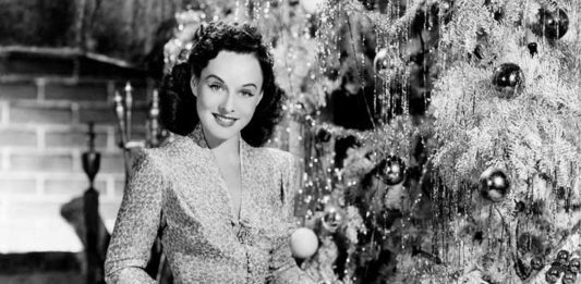 paulette-goddard-wishing-he