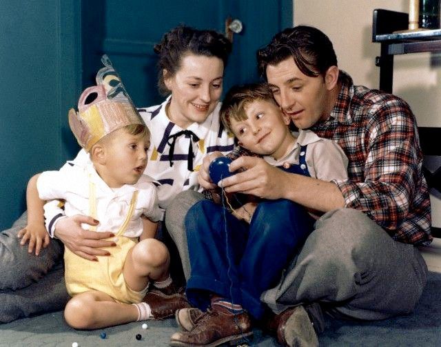 robert mitchum family