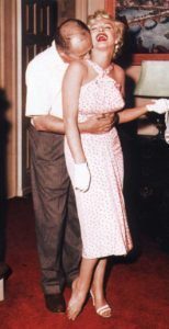 Billy Wilder e Marilyn Monroe nos bastidores de O Pecado Mora ao Lado (1955)